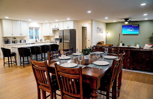 Gilbertsville Cottage | Modern Lakehouse by Moors Marina -Firepit, Grill, Gameroom, Pool Table