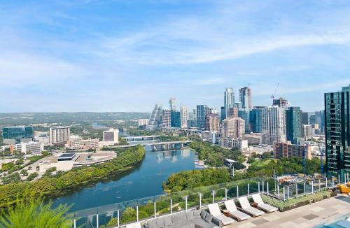 Rainey Street Historic District House | Modern Rainey St Oasis - Pool with Stunning Views
