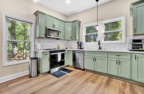Piedmont House | Modern Remodeled Farmhouse - Great Location