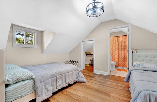 Piedmont House | Modern Remodeled Farmhouse - Great Location