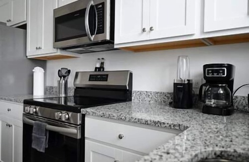 Pendergrass House | Modern Retreat Near Chateau Elan & Raceway
