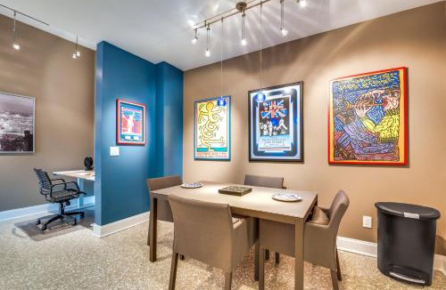 Roswell Apartment | Modern Retreat w/River View in Roswell!