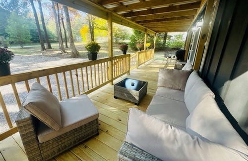 Oakland Cabin | Modern Tiny Home: 2BR/2BA on 1 Acre