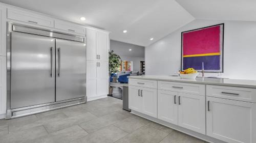 College Park House | Modern Villa Retreat in Historic College Park