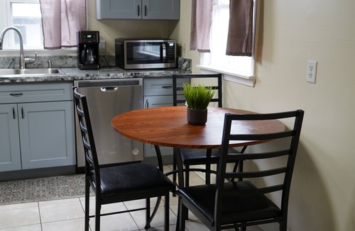 Memphis House | MONTHLY STAYS 6Bedroom Home - Near Beale St -Ideal for Groups