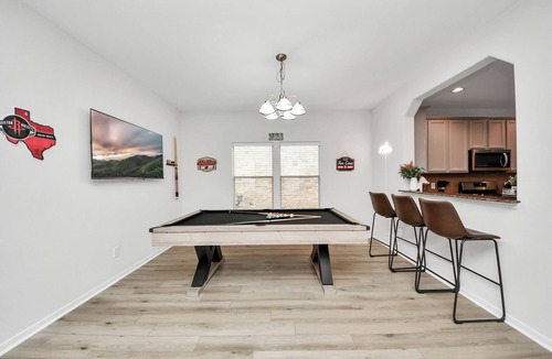 Klein House | Monthly & Weekly Discounts ▪ Near Airport ▪ Garage ▪ Full Kitchen ▪ Spring Klein