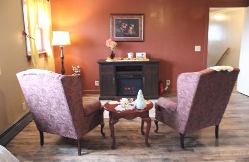 Burks Fork Bed & Breakfast | Moonlight Manor Bed & Breakfast