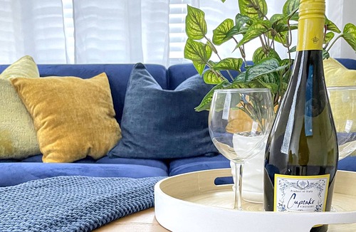 Lindbergh Apartment | Moonlight Suite King Bd Free Parking Fast Wifi Pool Full Kitchen Near Hospitals
