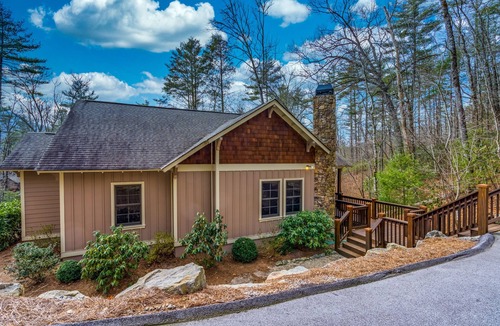 Sapphire Cabin | Morning Mist - Cozy Cabin with Amenities!