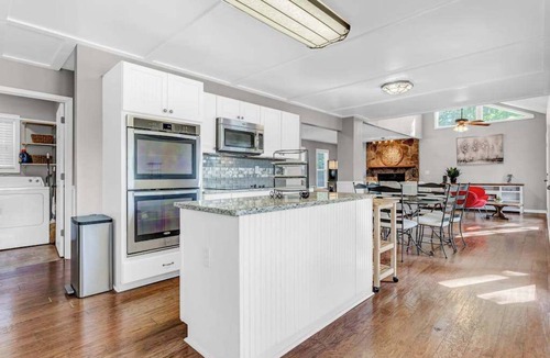 Snellville House | Morning Mist Lake House