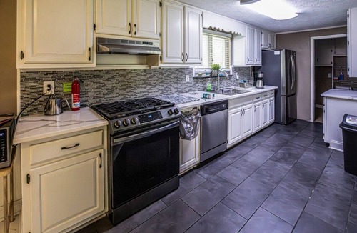 Douglasville House | Moss drive retreat - Close to the woods