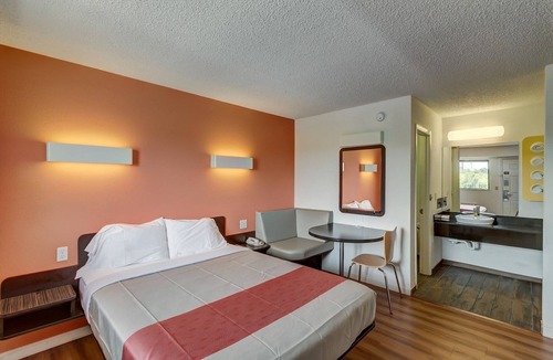 Berea Hotel | Motel 6 Berea, KY