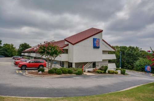 Homewood Hotel | Motel 6-Birmingham, AL