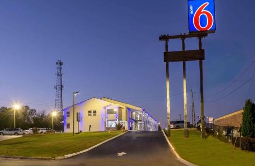 Commerce Hotel | Motel 6-Commerce, GA