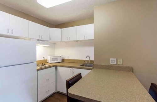 Memphis Hotel | Motel 6 Suites Memphis Airport, TN