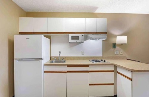 Memphis Hotel | Motel 6 Suites Memphis Airport, TN