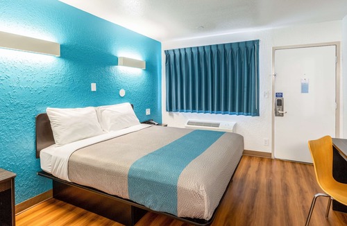Valdosta Hotel | Motel 6 Valdosta, GA - University