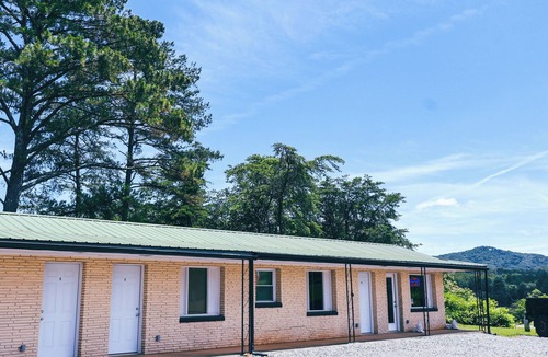 Isabella Apartment | Motel Room 1A with Bar & Grill and Laundromat