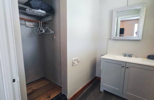 Isabella Hotel | Motel Room 2 with Bar & Grill and Laundromat
