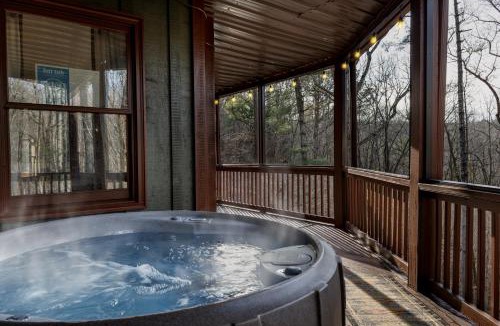 Talking Rock House | Mountain 4BR Cabin, Hot Tub, Theater & Pets OK