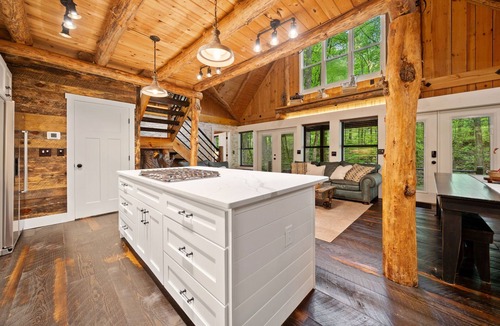 Tate Cabin | Mountain Cabin w/Hot tub & Game Room