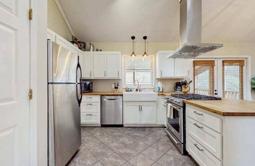 Sylva House | Mountain home with firepit, porch & Ping-Pong - near downtown & WCU