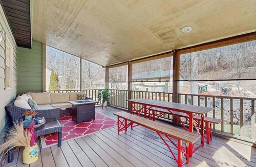Sylva House | Mountain home with firepit, porch & Ping-Pong - near downtown & WCU