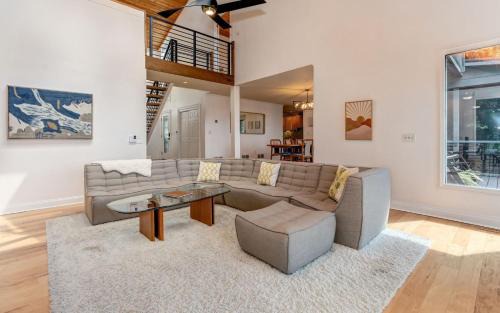 Big Canoe House | Mountain Top Escape - Stunning mountain views