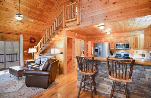 Ridgeline Vistas Cabin | Mountain view cabin | Hot tub | Peloton | Arcade | King | 11 mile to Blue Ridge