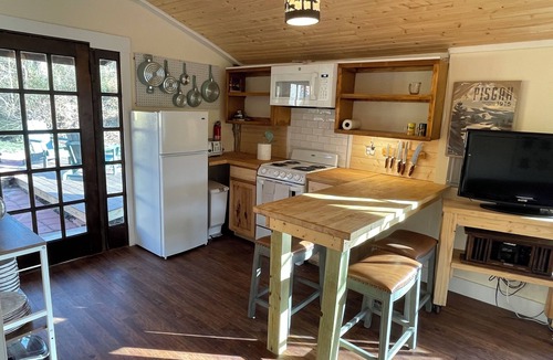 Clyde House | Mountain View Creekside Haven - pet friendly