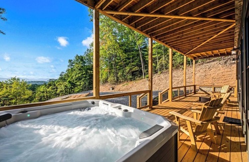 Franklin Cabin | Mountain Views + Hot Tub | Private 5BR Cabin Near Franklin NC