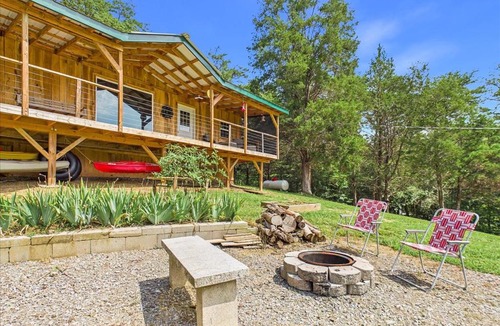 Etowah House | Mountain Views, Starlink Wifi, Grill, Firepit, Dogs OK
