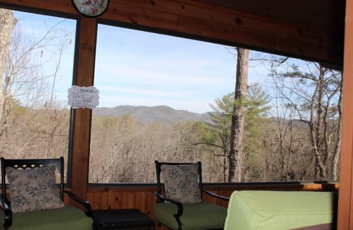 Sautee Nacoochee House | Mountain View’s, hot tub, and game room!
