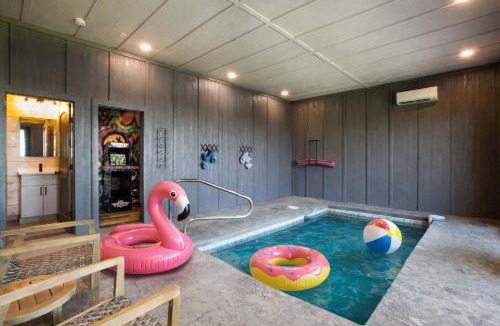 Sevierville House | Mountain Waters - Pool Theater & Views
