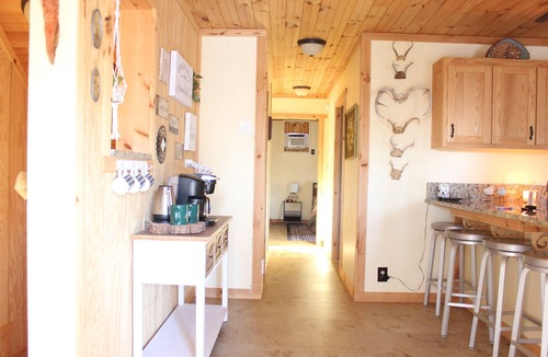 Cleveland Cabin | Mountains-Lakes-Parks-Winery-Privacy-Serenity Hidden Gem