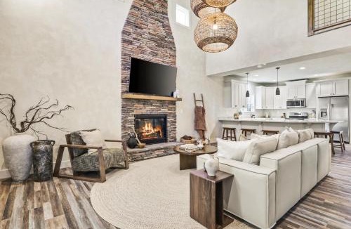 Ellijay House | Mystic Grove Luxury Mountain Hideaway