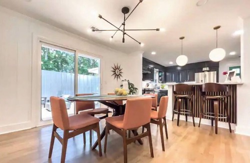 Briarcliff Heights House | N. Druid Hills-MidMod Retreat - A. Blank Children's Hosp - 100+ 5 star reviews