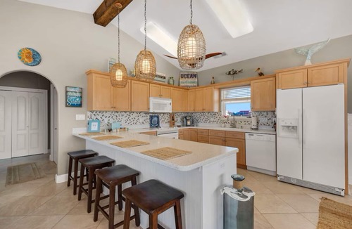 Navarre Beach Cabin | Navarre Beach Bungalow/PRIVATE POOL & Dog Friendly