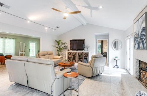 Saint Simons Island House | Near Beach! St Simons Island Gem in Golf Community