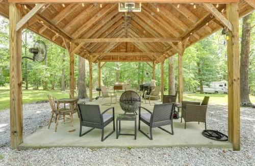 Newnata House | Near Blanchard Springs! Classic Cabin in the Woods