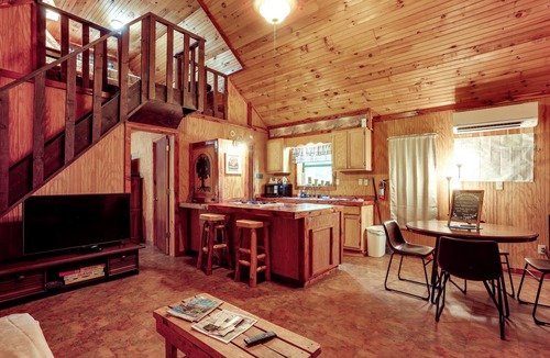 Newnata Cottage | Near Blanchard Springs! Classic Cabin in the Woods