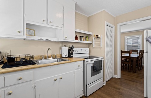 Greenville House | Near Downtown Greenville - 1 Bed Minutes to Everything! Pet Friendly