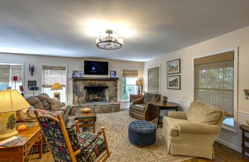 Scaly Mountain House | Near Highlands: 36-Acre Scaly Mountain Lodge