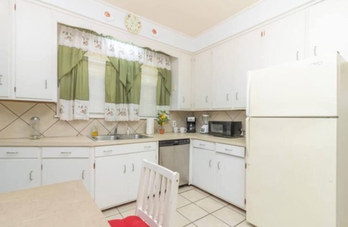 Columbus House | Near Lakebottom Park & Downtown - Parkside Cottage