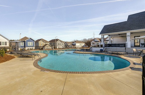 Oxford House | Near Square & Campus: Modern Home w/Pool Access!