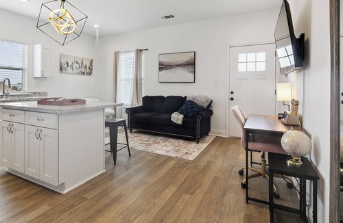 Dillard Apartment | *New* 3br Oasis w/ Jacuzzi