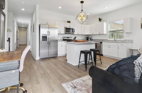 Dillard Apartment | *New* 3br Oasis w/ Jacuzzi