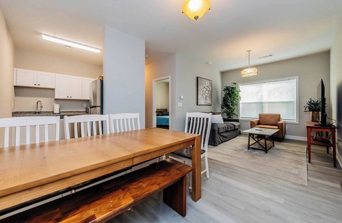 Warner Robins Apartment | New 4BR Family Retreat - Minutes to Base & Dining