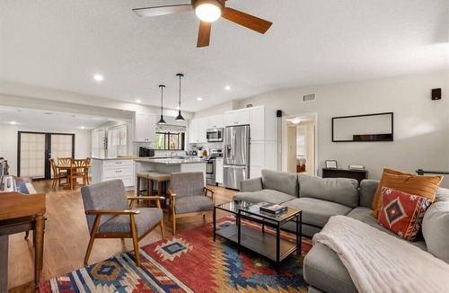 Fairview Shores House | NEW! ☀Bungalow+Patio+FirePit! Close to Everything!