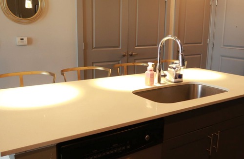 Lindridge-Martin Manor Apartment | NEW Chic & Cozy City Getaway